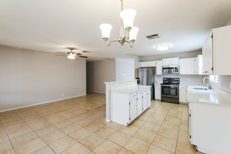 2,315/Mo, 8745 W Tuckey Ln Glendale, AZ 85305 Kitchen View