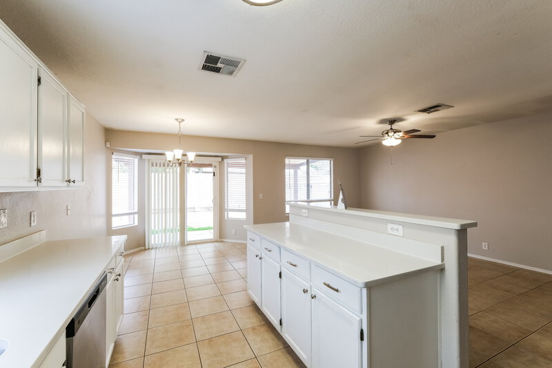 2,315/Mo, 8745 W Tuckey Ln Glendale, AZ 85305 Kitchen View 2