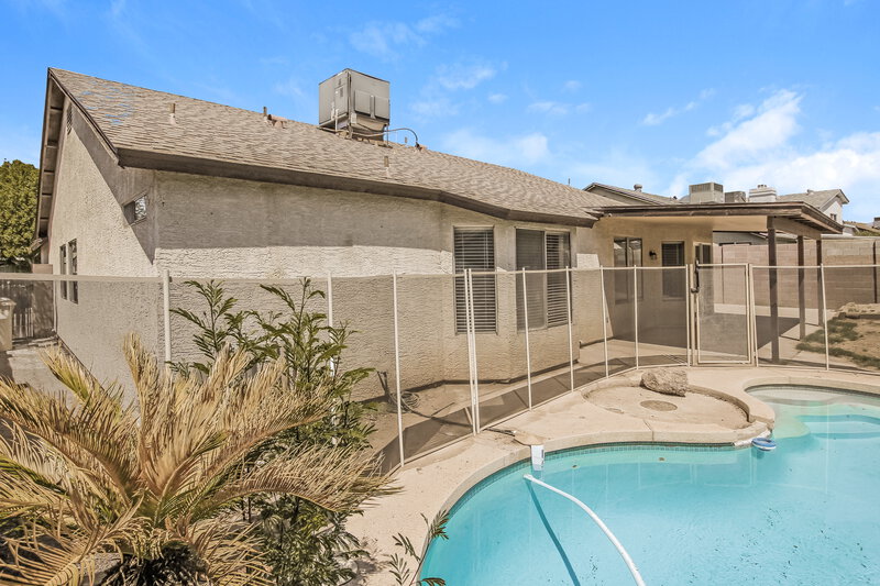 2,260/Mo, 8745 W Tuckey Ln Glendale, AZ 85305 Rear View