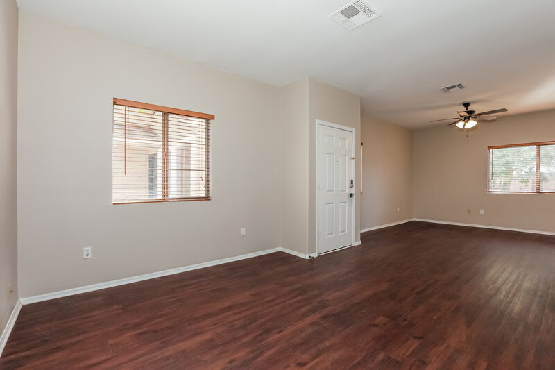 1,975/Mo, 1190 S Red Rock Ct Unit B Gilbert, AZ 85296 Living Room View 3