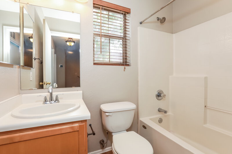 1,975/Mo, 1190 S Red Rock Ct Unit B Gilbert, AZ 85296 Bathroom View