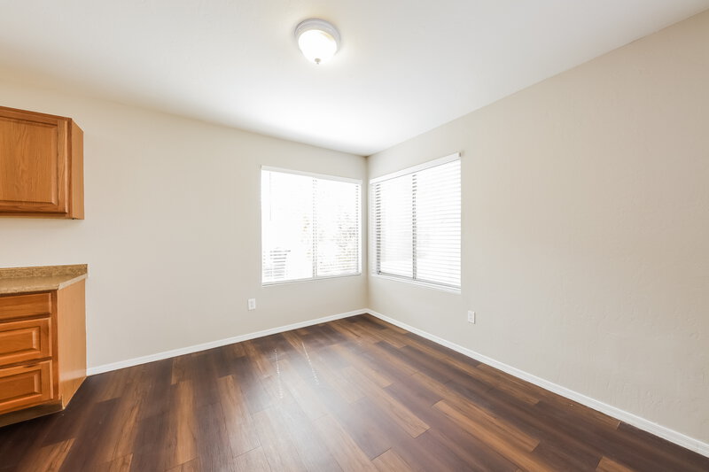 2,500/Mo, 10457 W Oregon Ave Glendale, AZ 85307 Dining Room View