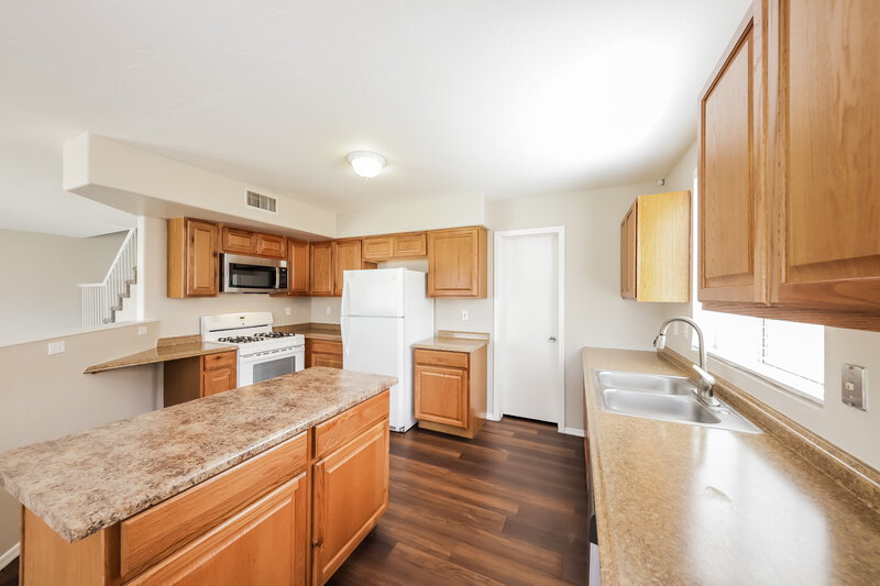 2,500/Mo, 10457 W Oregon Ave Glendale, AZ 85307 Kitchen View