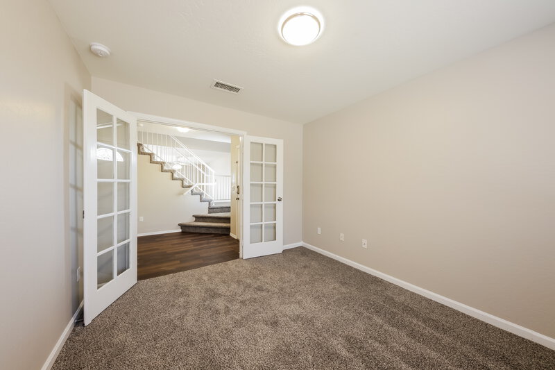 2,500/Mo, 10457 W Oregon Ave Glendale, AZ 85307 Office View