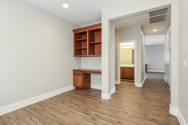 2,295/Mo, 11721 W Daley Ln Sun City, AZ 85373 Office View