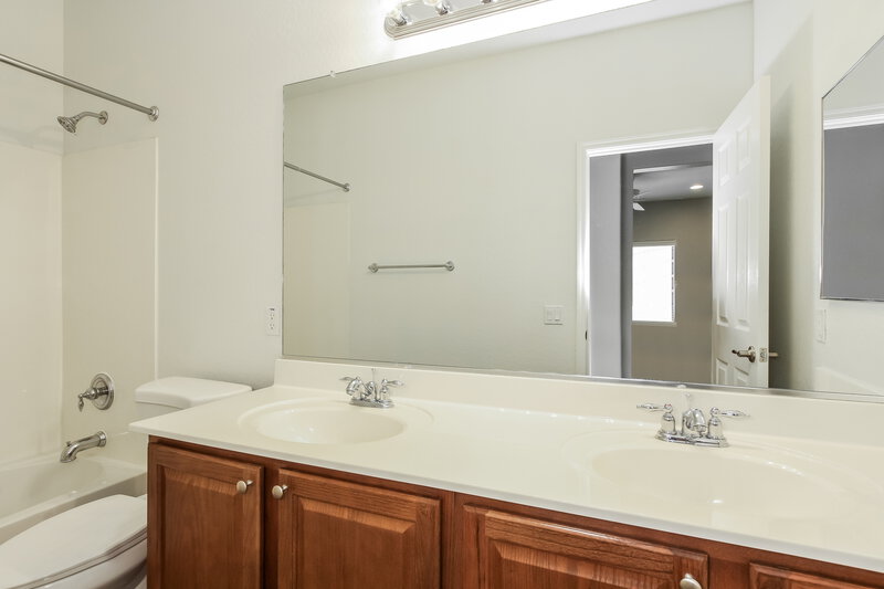 2,295/Mo, 11721 W Daley Ln Sun City, AZ 85373 Bathroom View