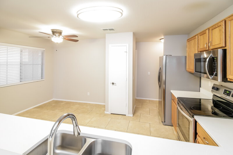 1,690/Mo, 43464 W Colby Dr Maricopa, AZ 85138 Kitchen View