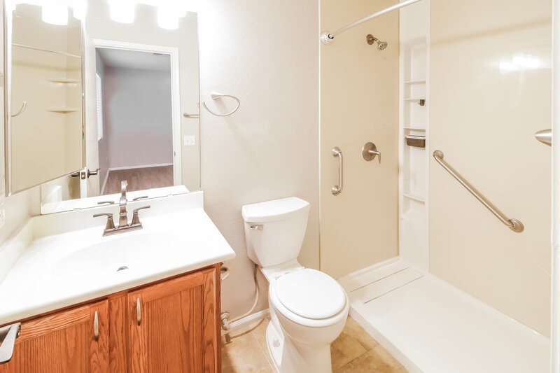 1,690/Mo, 43464 W Colby Dr Maricopa, AZ 85138 Bathroom View