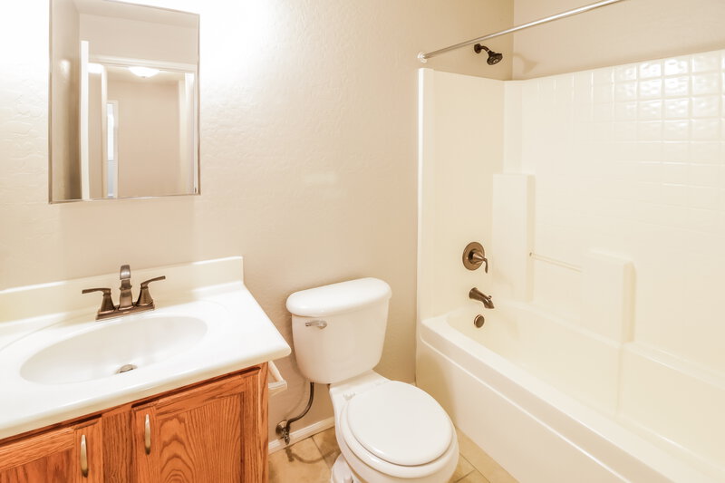 1,690/Mo, 43464 W Colby Dr Maricopa, AZ 85138 Bathroom View 2