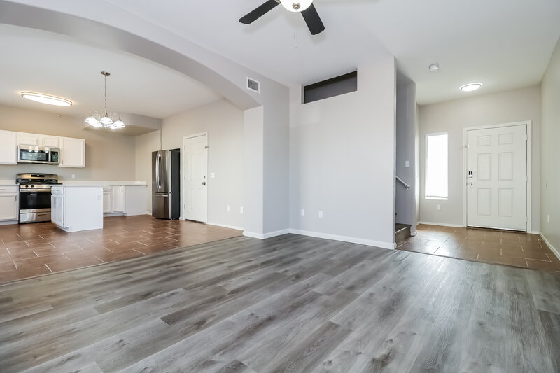 2,225/Mo, 7010 S 41st Dr Phoenix, AZ 85041 Living Room View