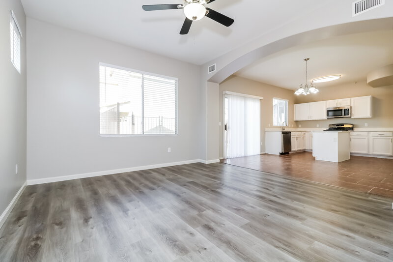 2,225/Mo, 7010 S 41st Dr Phoenix, AZ 85041 Living Room View 2