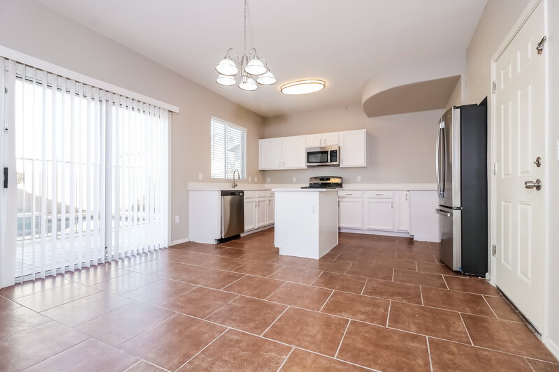 2,225/Mo, 7010 S 41st Dr Phoenix, AZ 85041 Dining Room View