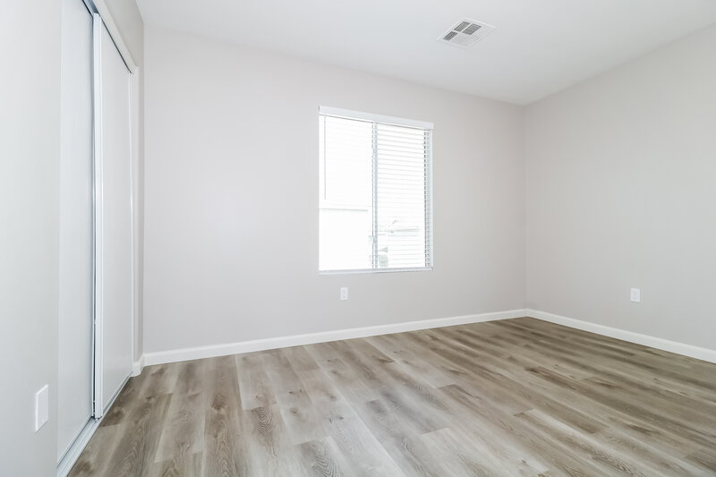 2,225/Mo, 7010 S 41st Dr Phoenix, AZ 85041 Bedroom View 4