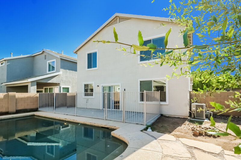 2,225/Mo, 7010 S 41st Dr Phoenix, AZ 85041 Rear View