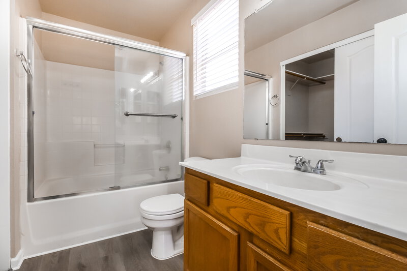 3,450/Mo, 11346 E Dartmouth St Mesa, AZ 85207 Main Bathroom View