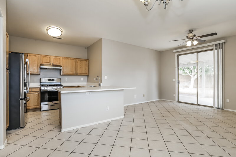 1,840/Mo, 11170 W Holly St Avondale, AZ 85392 Dining Room View