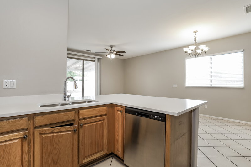 1,840/Mo, 11170 W Holly St Avondale, AZ 85392 Kitchen View