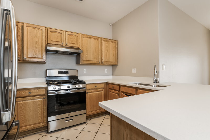 1,840/Mo, 11170 W Holly St Avondale, AZ 85392 Kitchen View 2