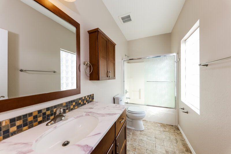 1,865/Mo, 15433 W Sierra St Surprise, AZ 85379 Main Bathroom View