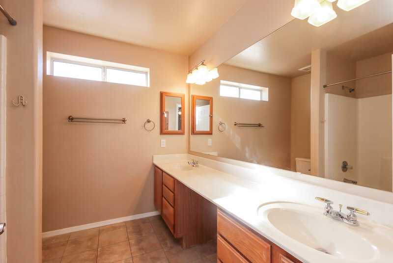 2,405/Mo, 969 E Elgin St Chandler, AZ 85225 Master Bathroom View