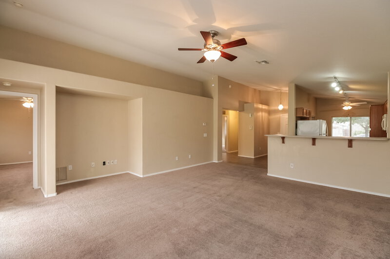 2,195/Mo, 3593 S Ponderosa Dr Gilbert, AZ 85297 Living Room View