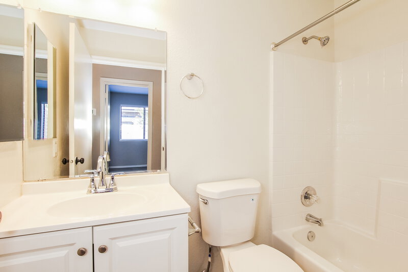 2,095/Mo, 3154 W Via Montoya Dr Phoenix, AZ 85027 Bathroom View