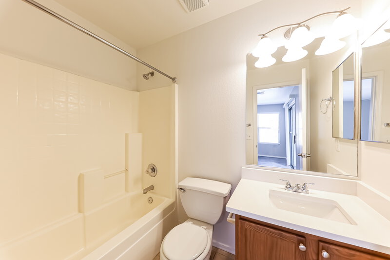 2,375/Mo, 3033 W Desert Vista Trl Phoenix, AZ 85083 Main Bathroom View