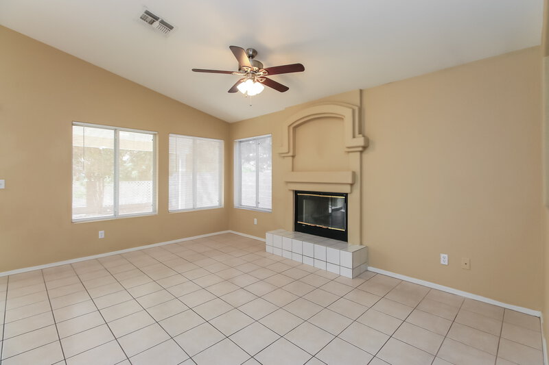 2,410/Mo, 1831 E Countrywalk Ln Chandler, AZ 85225 Living Room View 4