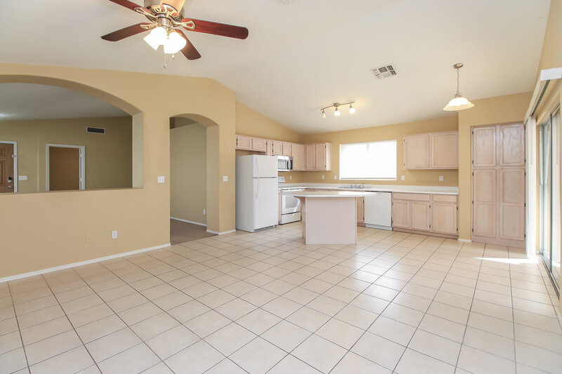 2,410/Mo, 1831 E Countrywalk Ln Chandler, AZ 85225 Living Room View 5
