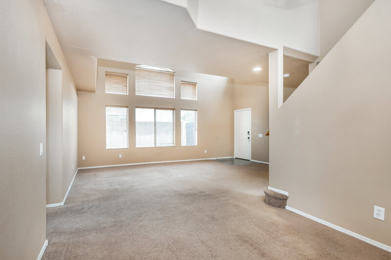 2,000/Mo, 250 W Juniper Ave Unit 73 Gilbert, AZ 85233 Living Room View 2