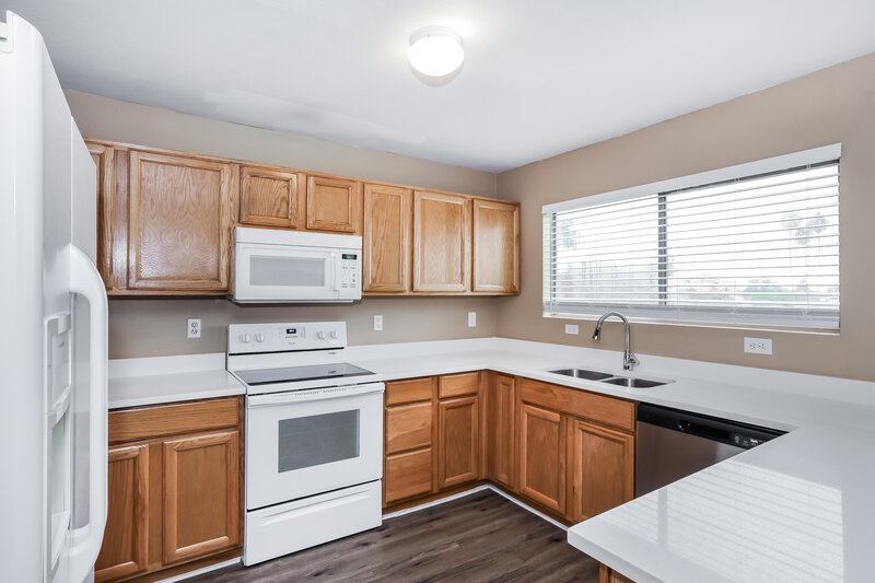2,000/Mo, 250 W Juniper Ave Unit 73 Gilbert, AZ 85233 Kitchen View