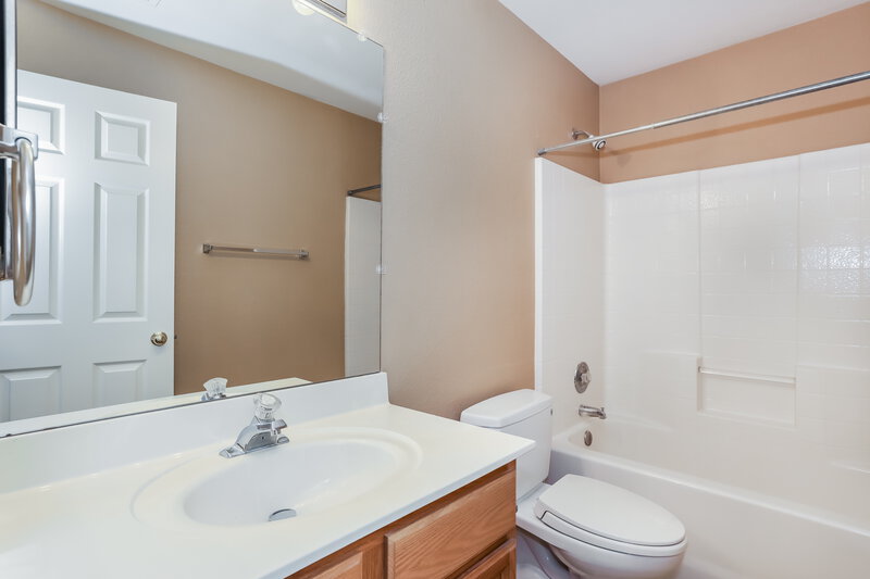 2,000/Mo, 250 W Juniper Ave Unit 73 Gilbert, AZ 85233 Bathroom View