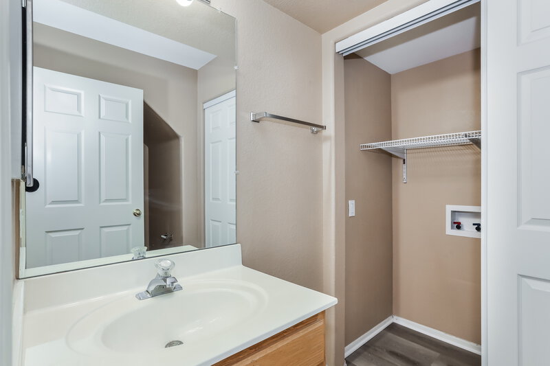 2,000/Mo, 250 W Juniper Ave Unit 73 Gilbert, AZ 85233 Bathroom View 2