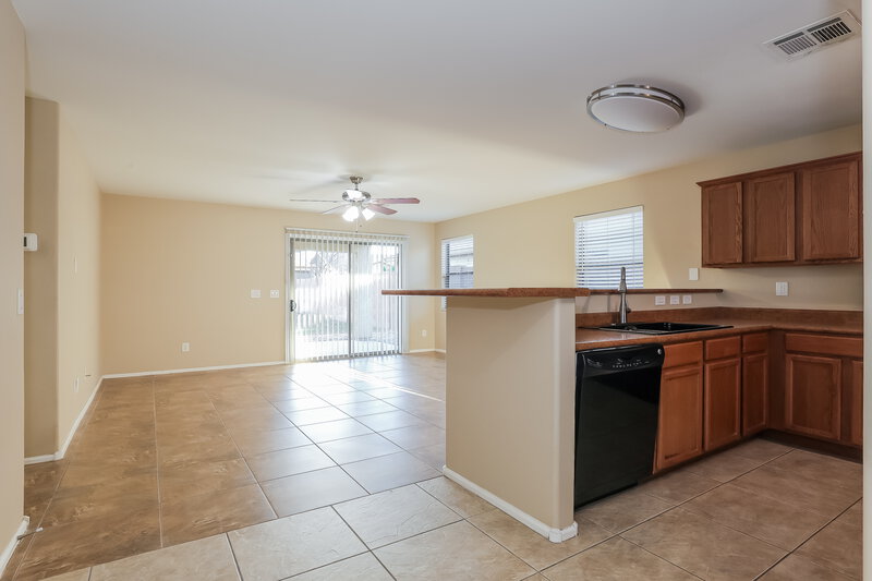 1,930/Mo, 4621 W Carson Rd Laveen, AZ 85339 Kitchen View