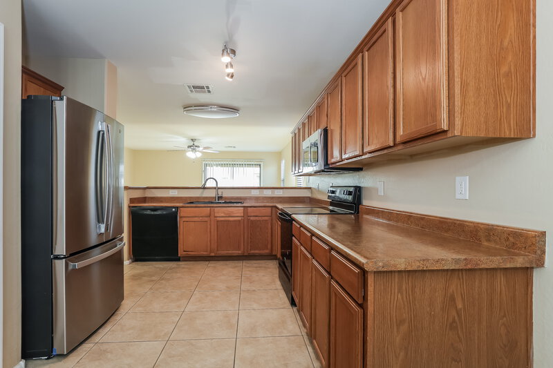 1,930/Mo, 4621 W Carson Rd Laveen, AZ 85339 Kitchen View 3