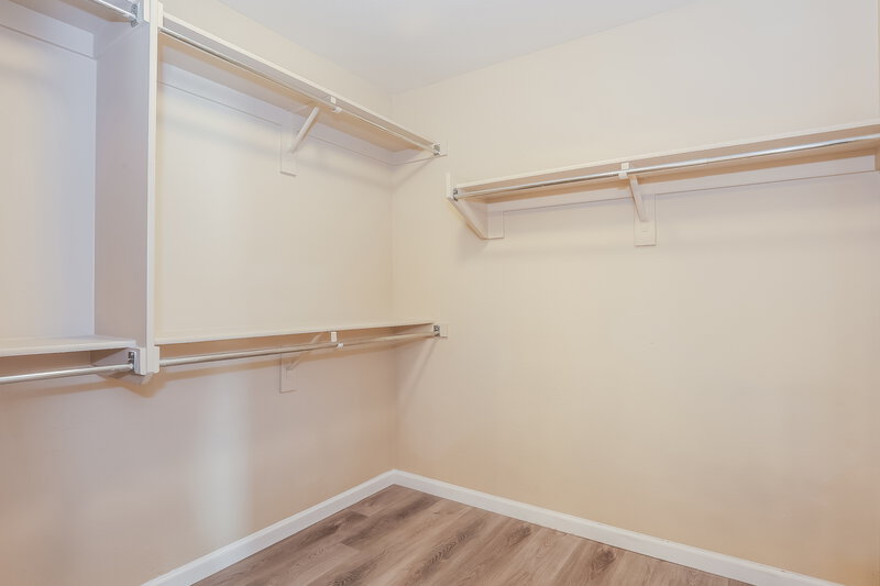 1,930/Mo, 4621 W Carson Rd Laveen, AZ 85339 Walk In Closet View