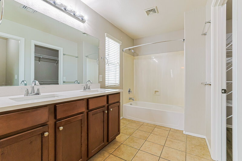 1,975/Mo, 1644 S Chatsworth Mesa, AZ 85209 Main Bathroom View