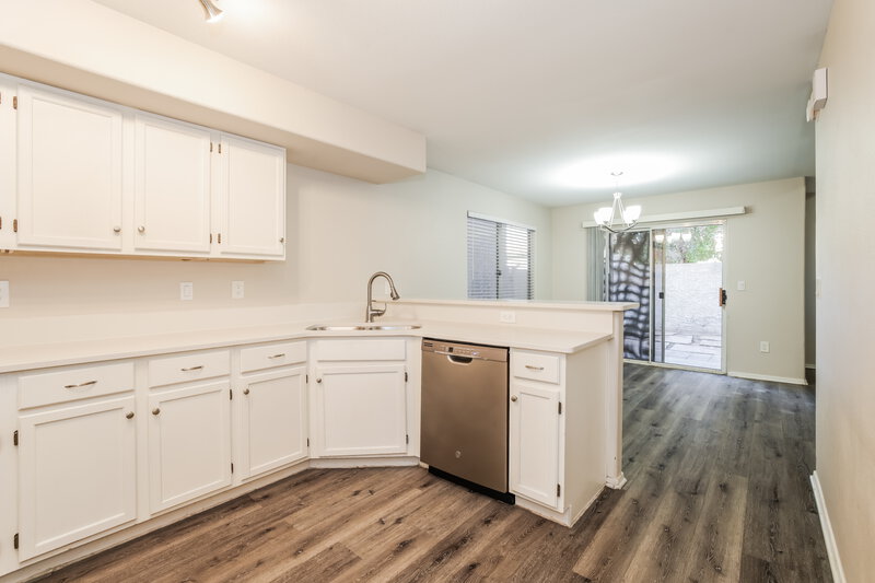 2,270/Mo, 425 S Sunrise Dr Gilbert, AZ 85233 Kitchen View 2