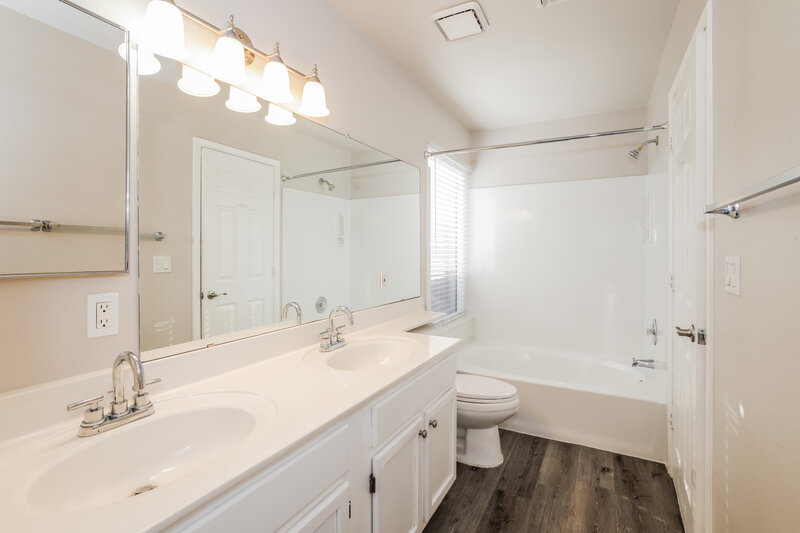 2,270/Mo, 425 S Sunrise Dr Gilbert, AZ 85233 Main Bathroom View