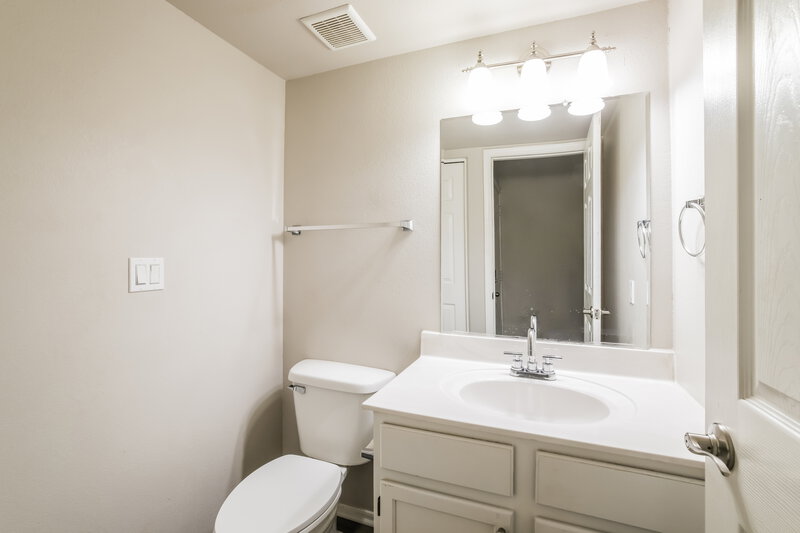 2,270/Mo, 425 S Sunrise Dr Gilbert, AZ 85233 Bathroom View