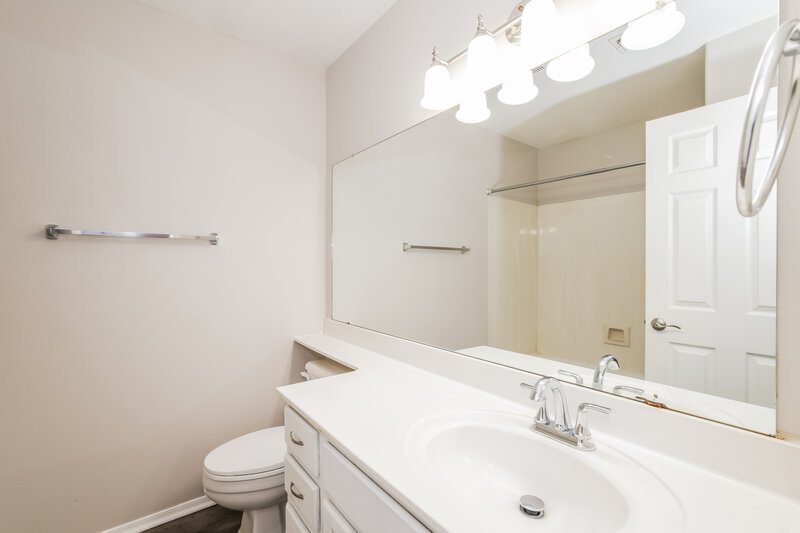 2,270/Mo, 425 S Sunrise Dr Gilbert, AZ 85233 Bathroom View 2