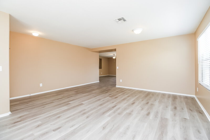 2,080/Mo, 2601 W Spencer Run Phoenix, AZ 85041 Living Room View 2