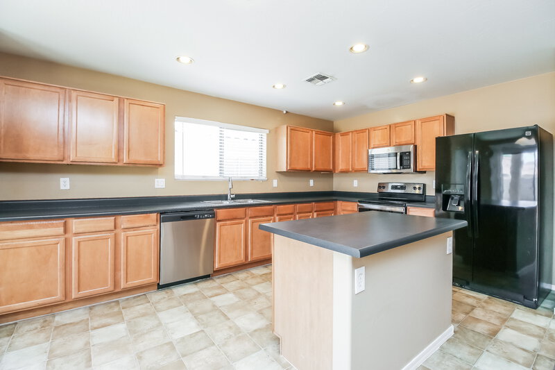 2,080/Mo, 2601 W Spencer Run Phoenix, AZ 85041 Kitchen View
