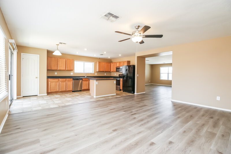 2,080/Mo, 2601 W Spencer Run Phoenix, AZ 85041 Family Room View 2