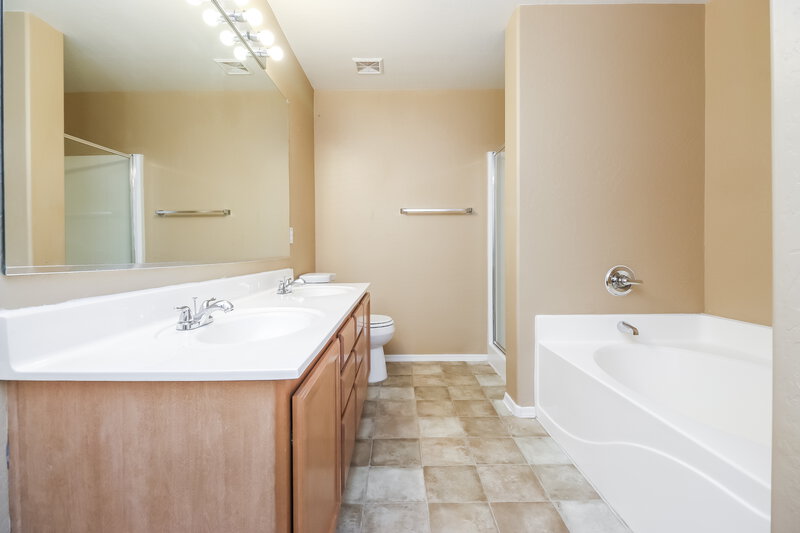 2,080/Mo, 2601 W Spencer Run Phoenix, AZ 85041 Main Bathroom View