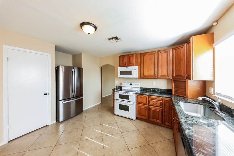 1,695/Mo, 10653 W Poinsettia Dr Avondale, AZ 85392 Kitchen View