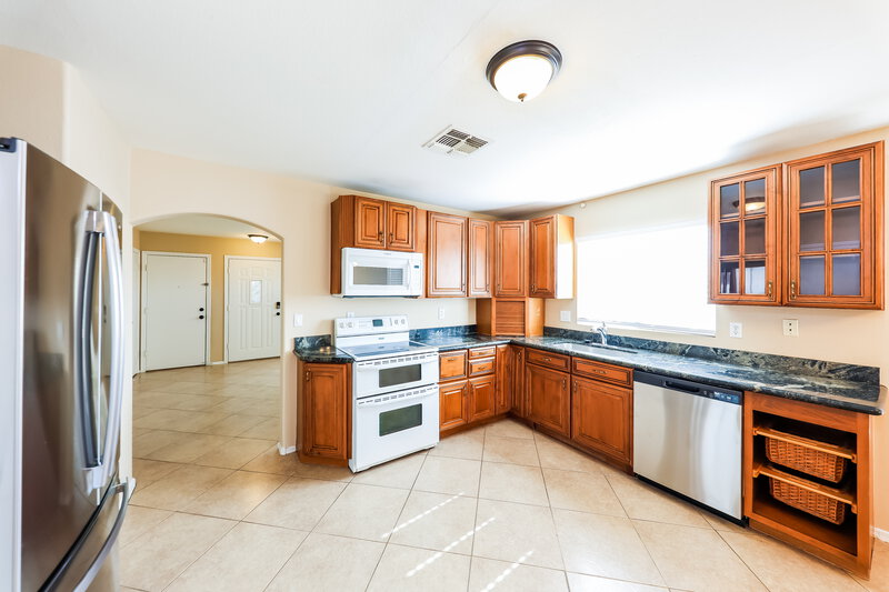 1,695/Mo, 10653 W Poinsettia Dr Avondale, AZ 85392 Kitchen View 2