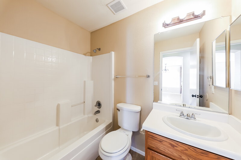 1,695/Mo, 10653 W Poinsettia Dr Avondale, AZ 85392 Bathroom View