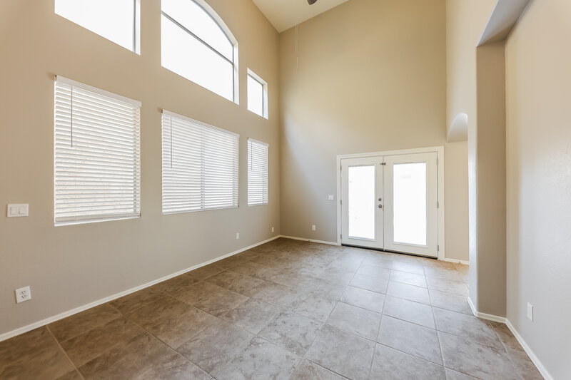 2,415/Mo, 4907 W Marco Polo Rd Glendale, AZ 85308 Living Room View 2