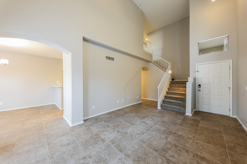 2,415/Mo, 4907 W Marco Polo Rd Glendale, AZ 85308 Living Room View 3